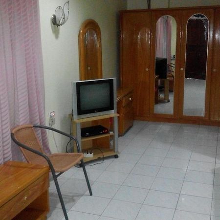 Melissa Palace Hotel And Karaoke Parapat Exterior photo