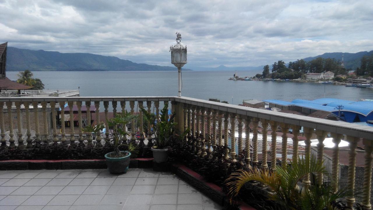 Melissa Palace Hotel And Karaoke Parapat Exterior photo