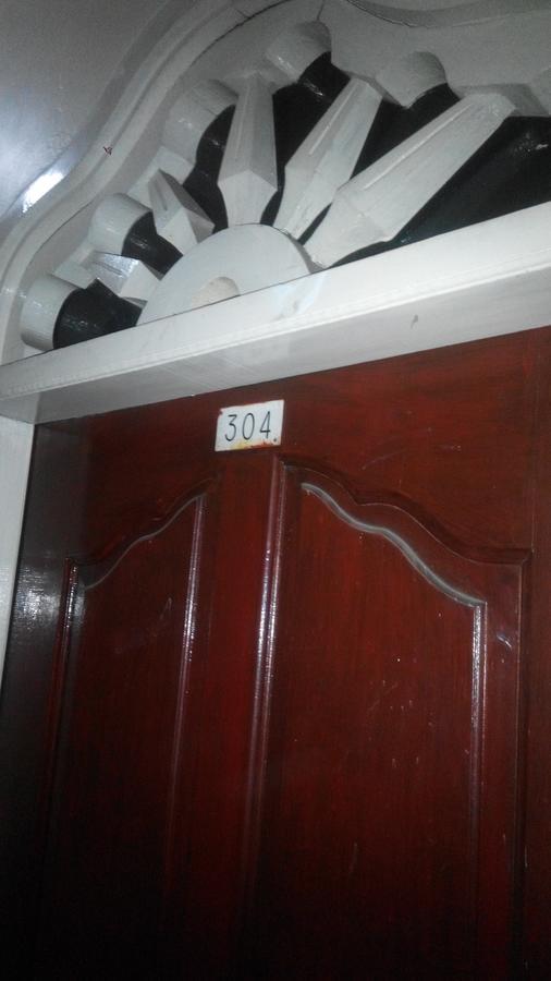 Melissa Palace Hotel And Karaoke Parapat Exterior photo