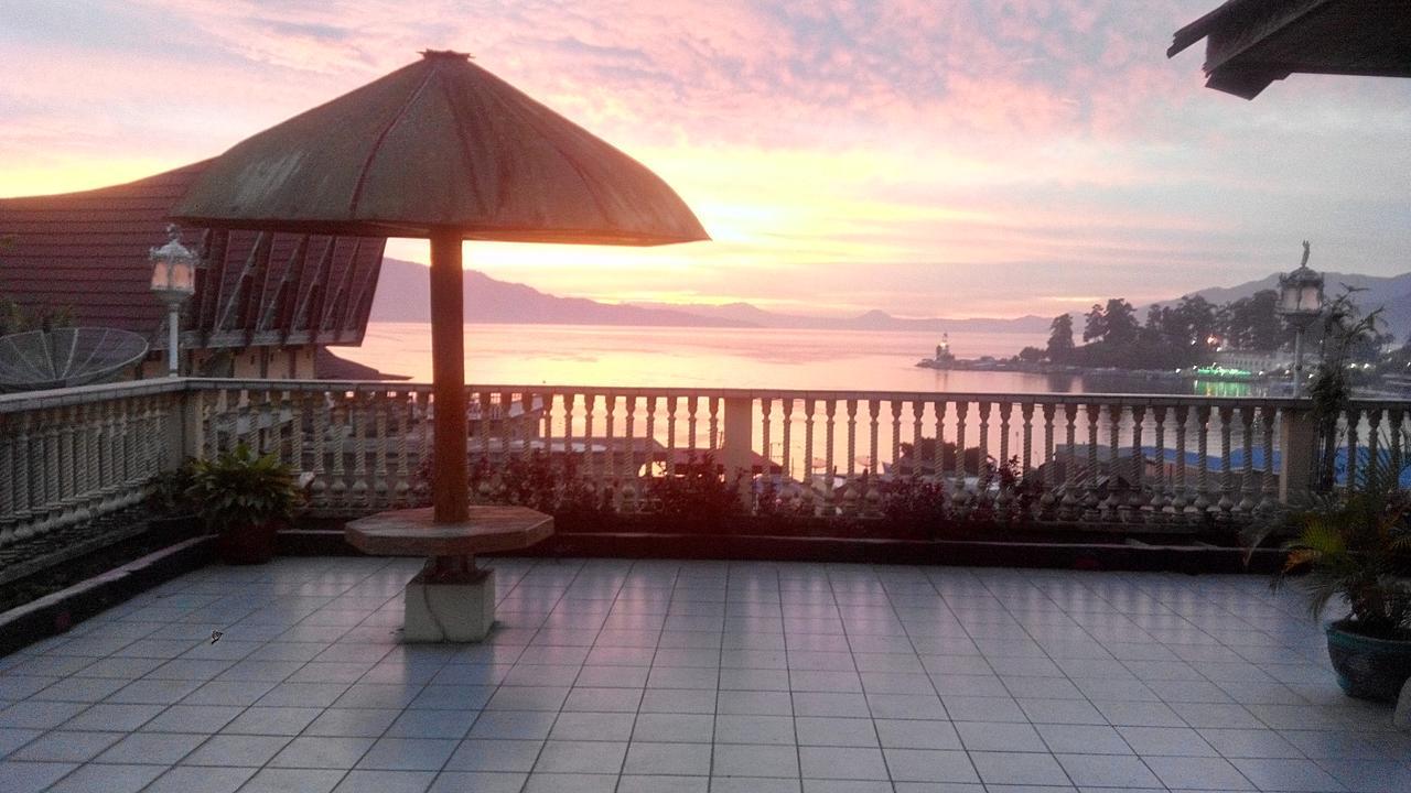 Melissa Palace Hotel And Karaoke Parapat Exterior photo