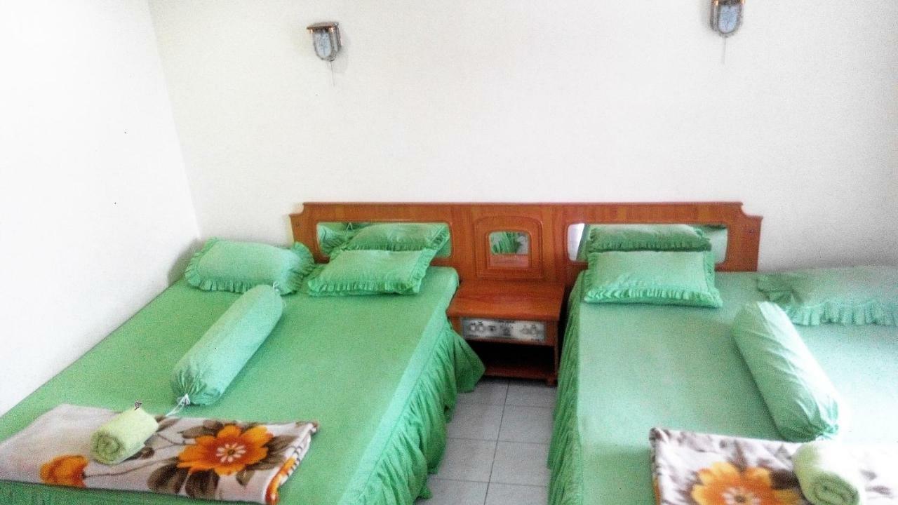 Melissa Palace Hotel And Karaoke Parapat Exterior photo