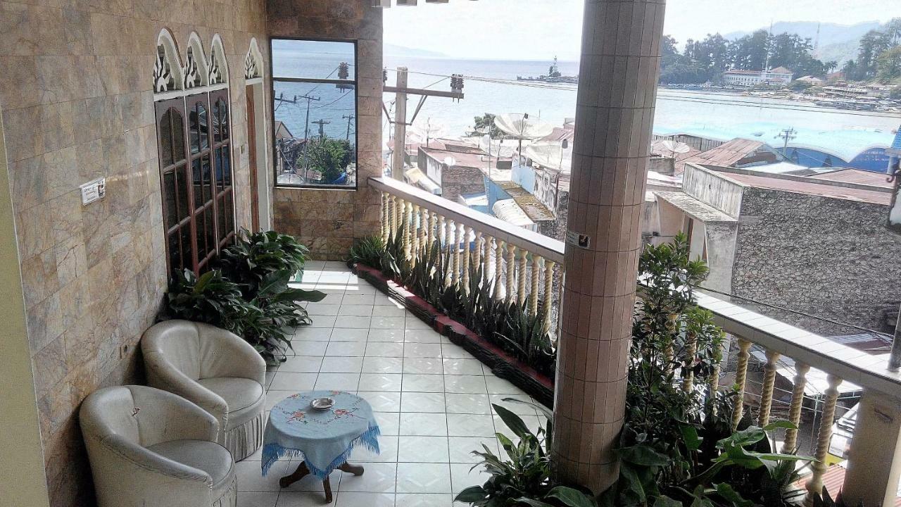 Melissa Palace Hotel And Karaoke Parapat Exterior photo
